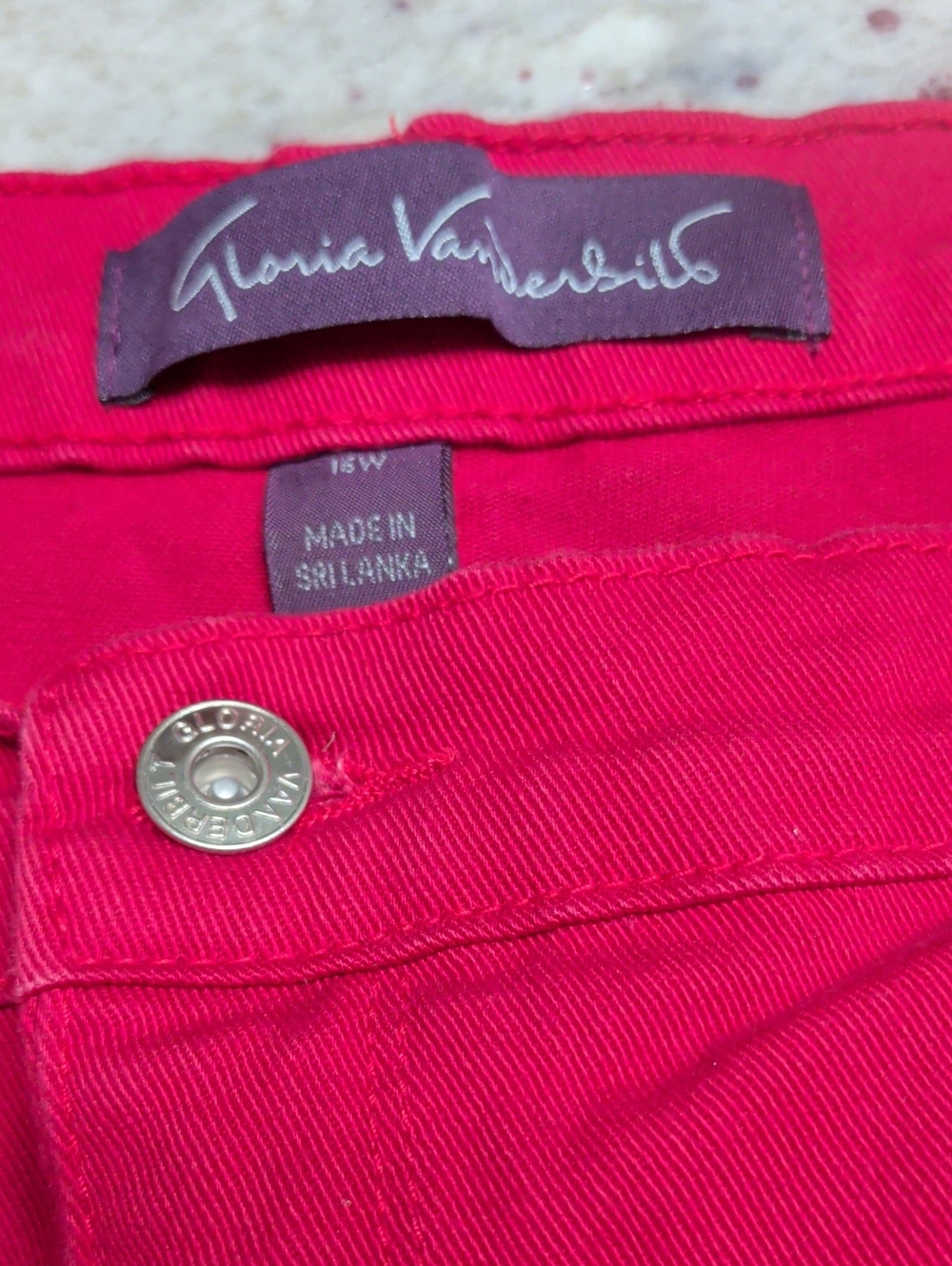 Classic Women's Red Roll-Cuff Capris - Picture 3 of 6